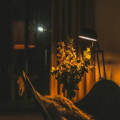 Waarom je woonkamer in 2026 niet meer perfect hoeft